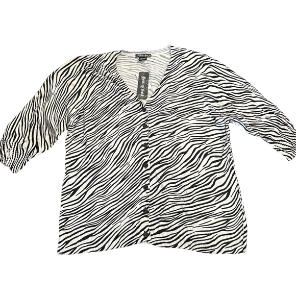 Deb Shops Plus Size Zebra Print Button Front Top 3X NWT - Picture 1 of 6